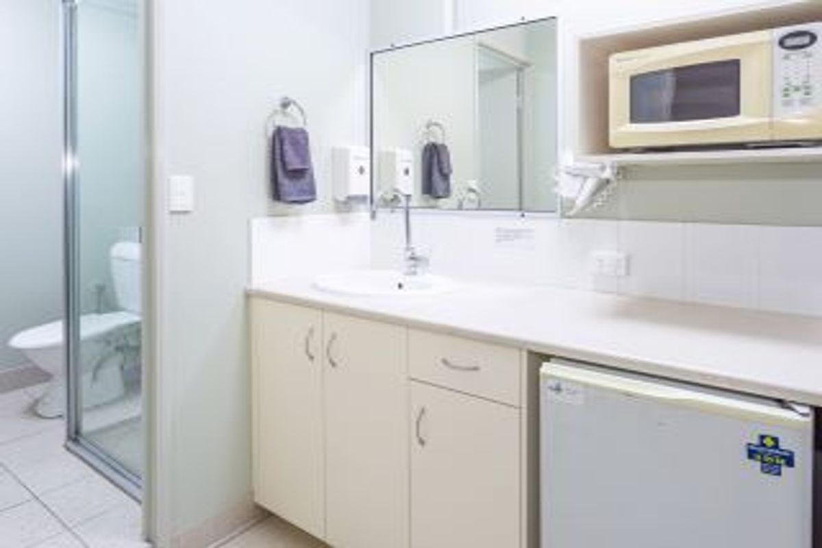 clean affordable triple motel room bundaberg